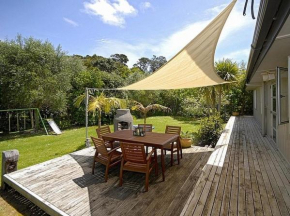 Hibiscus - Matapouri Holiday Home, Matapouri